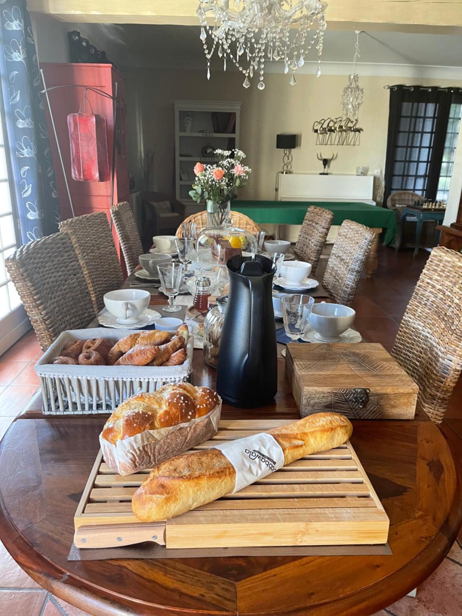 Bed and Breakfast La Belle Chaumiere Bretagne-de-Marsan Экстерьер фото