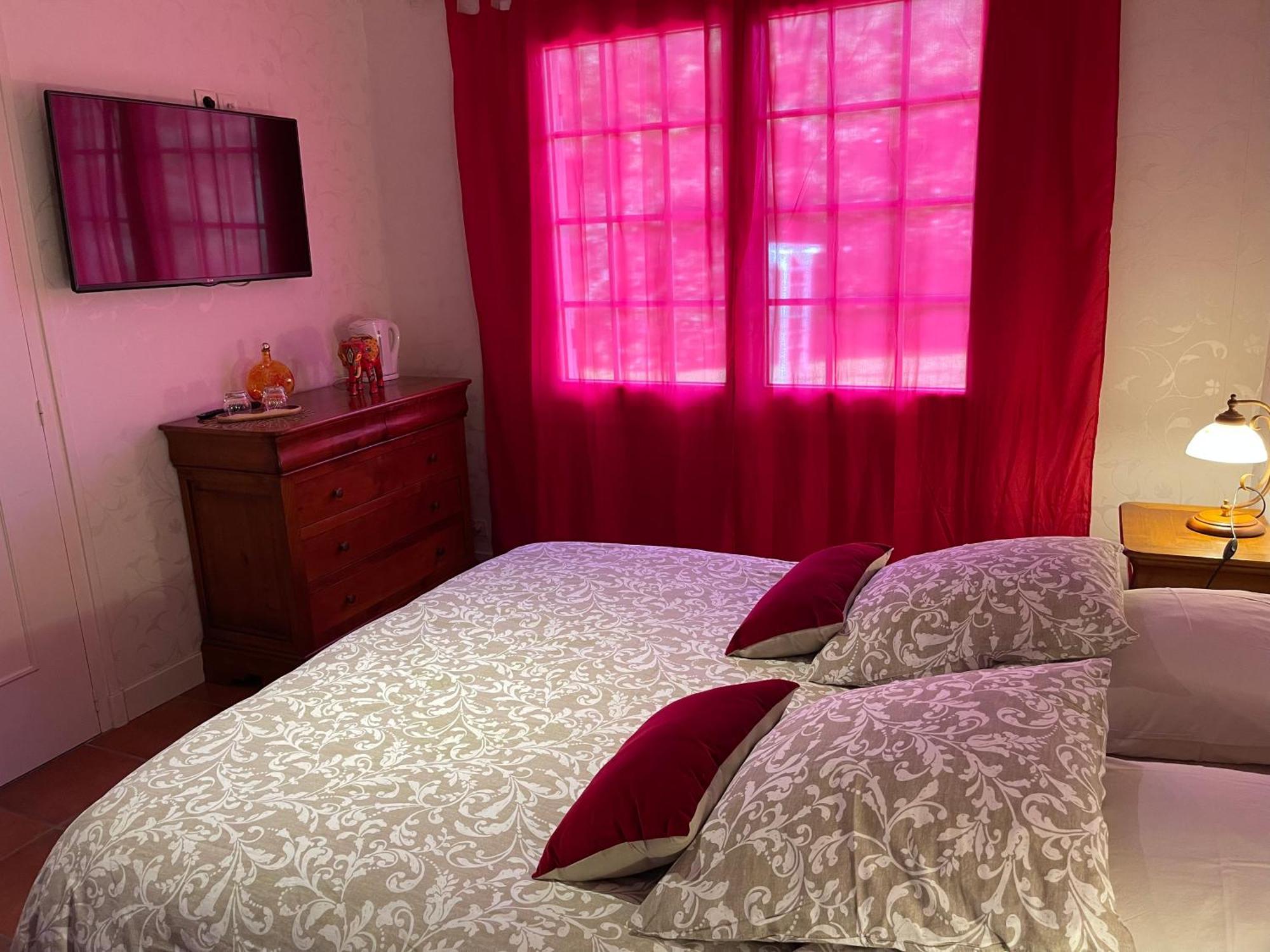 Bed and Breakfast La Belle Chaumiere Bretagne-de-Marsan Экстерьер фото