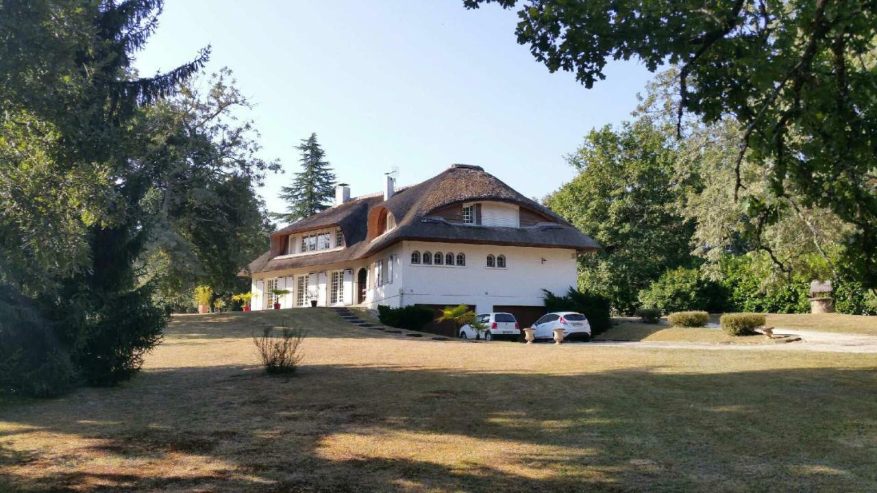 Bed and Breakfast La Belle Chaumiere Bretagne-de-Marsan Экстерьер фото
