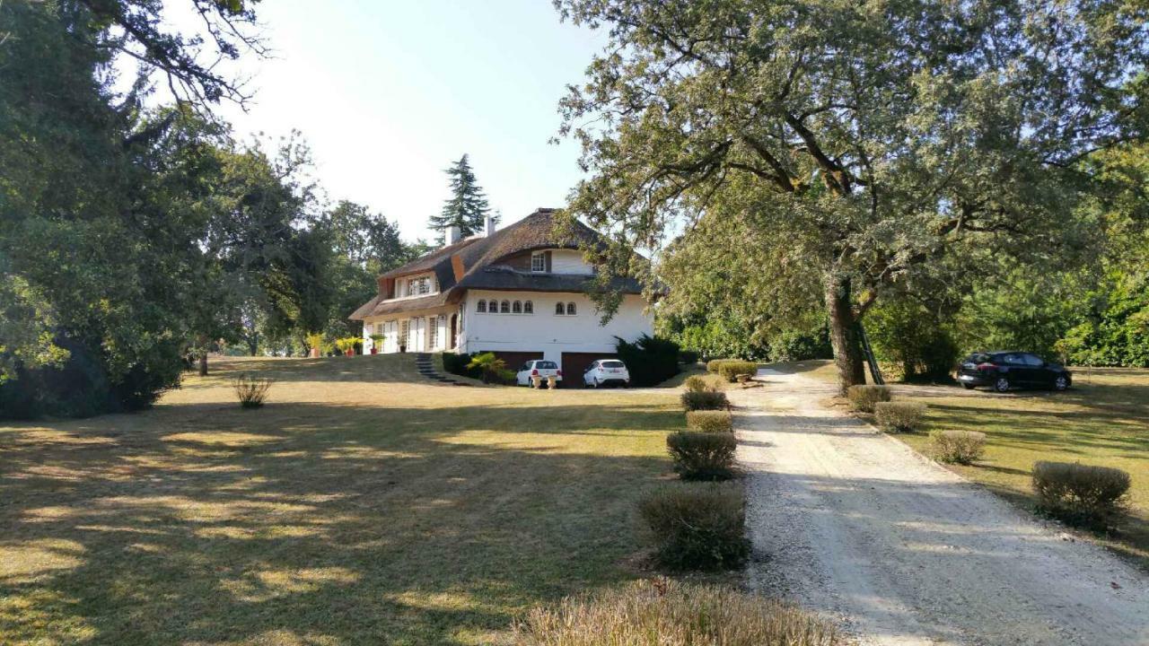 Bed and Breakfast La Belle Chaumiere Bretagne-de-Marsan Экстерьер фото